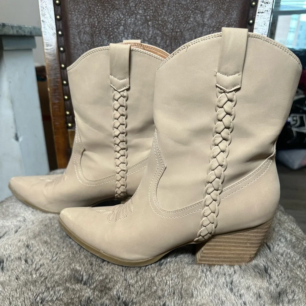 Dolce Vita Karyn Ankle Koolson Western Cowboy Cream Boots,